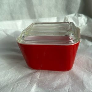 Really nice vintage  Pyrex Amish butterprint refrigerator dish 501 1 1/2cu…